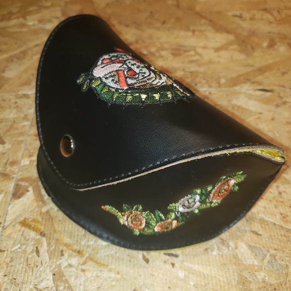 Ed Hardy BULLDOG Sunglasses Leather Case - Picture 8 of 10